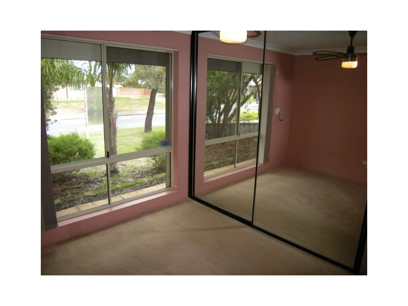 41 Farmer Ave, Brookdale WA 6112