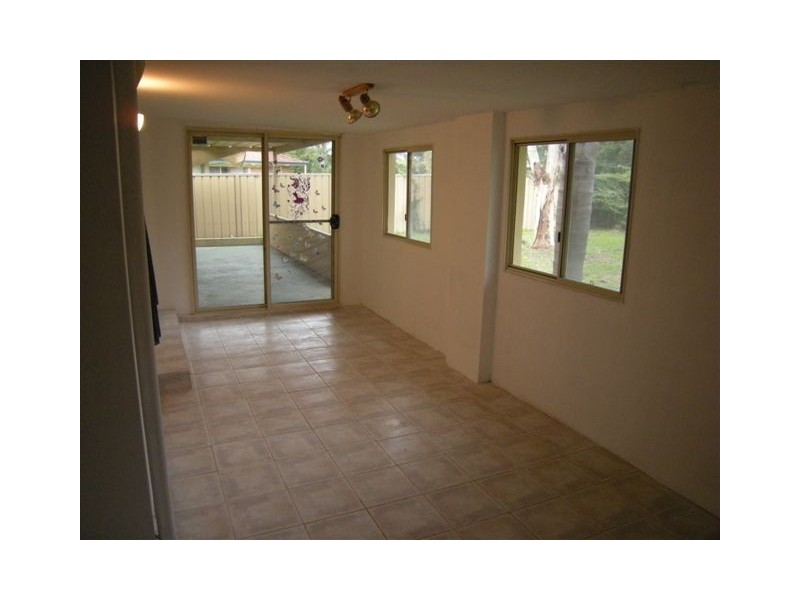 41 Farmer Ave, Brookdale WA 6112