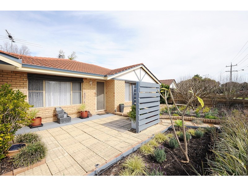 104 Strawberry Drive, Seville Grove WA 6112