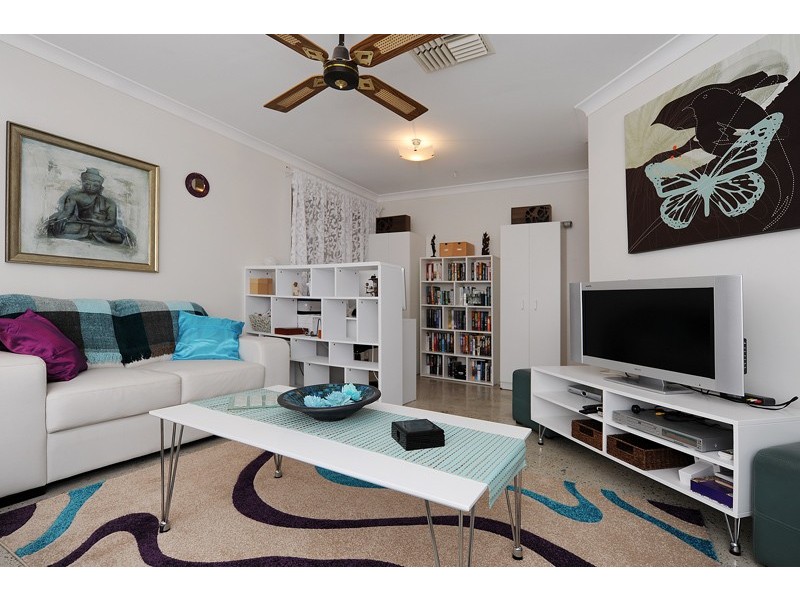 104 Strawberry Drive, Seville Grove WA 6112