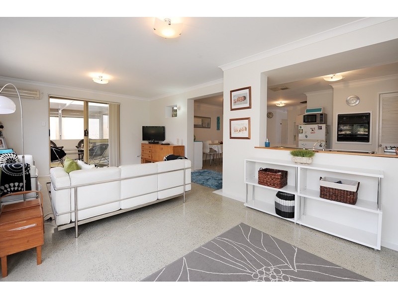 104 Strawberry Drive, Seville Grove WA 6112