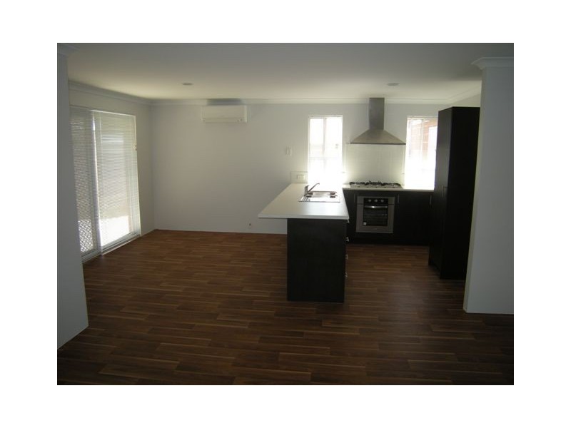 72 Chiltern Ave, Brookdale WA 6112