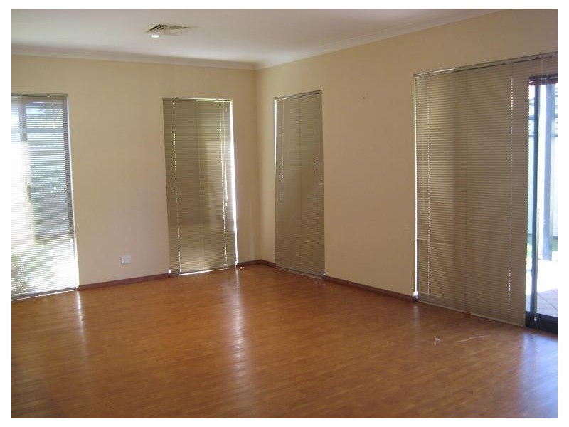 1/378 Kew Street, Cloverdale WA 6105