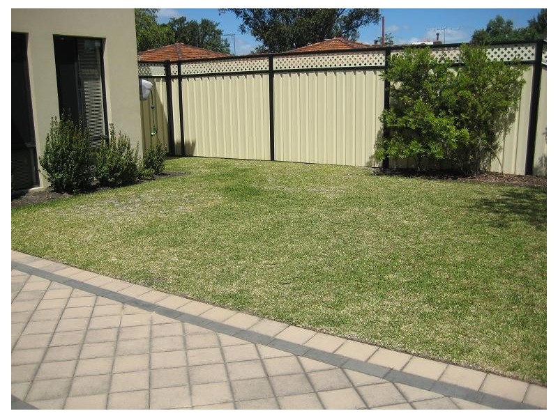 1/378 Kew Street, Cloverdale WA 6105