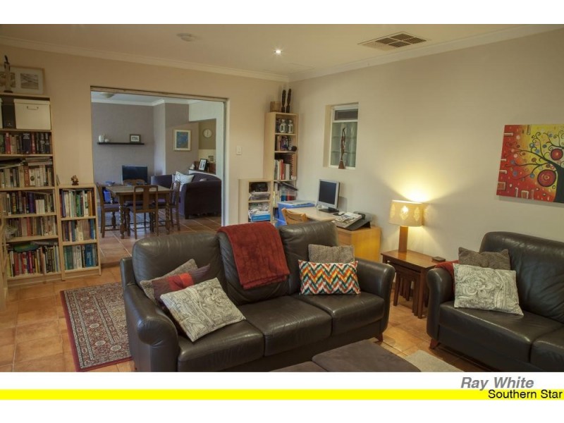 24 Peter Street, Kelmscott WA 6111