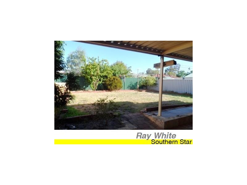 16 Grasmere Place, Kelmscott WA 6111