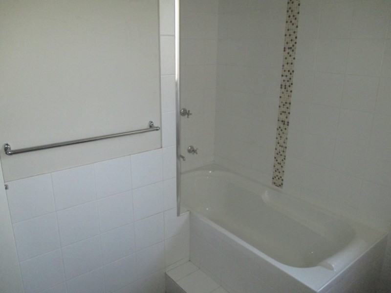 4/52 Fifth Road, Armadale WA 6112