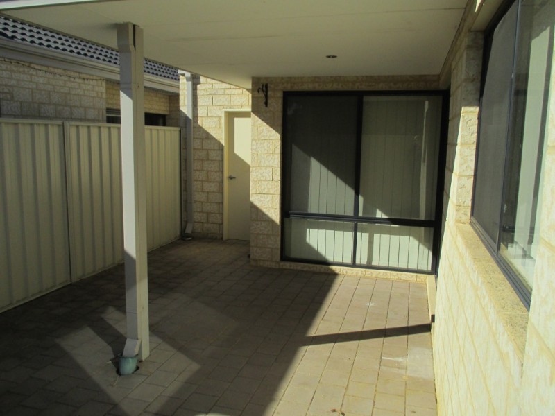 4/52 Fifth Road, Armadale WA 6112