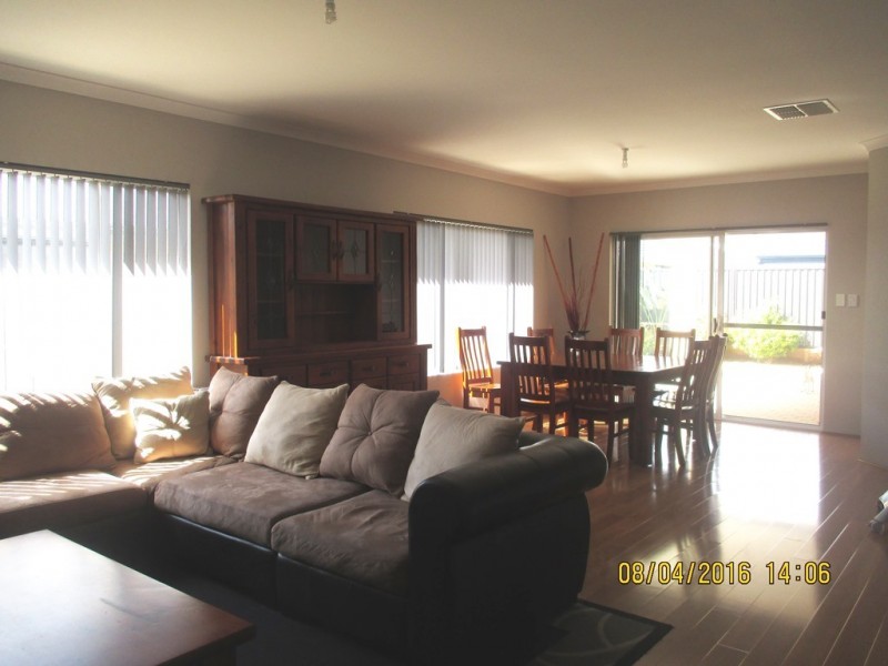 9 Larimar Parade, Byford WA 6122