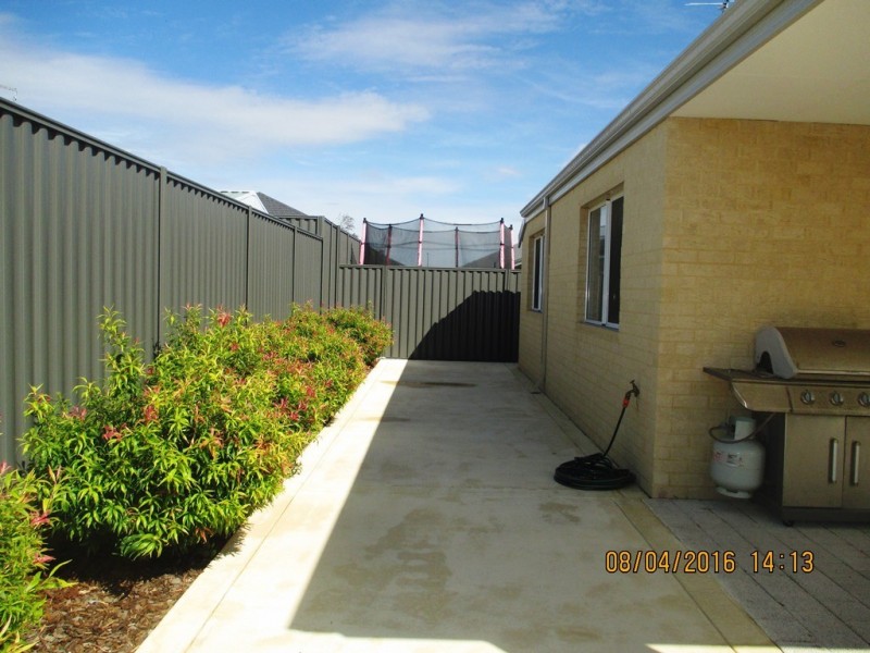 9 Larimar Parade, Byford WA 6122