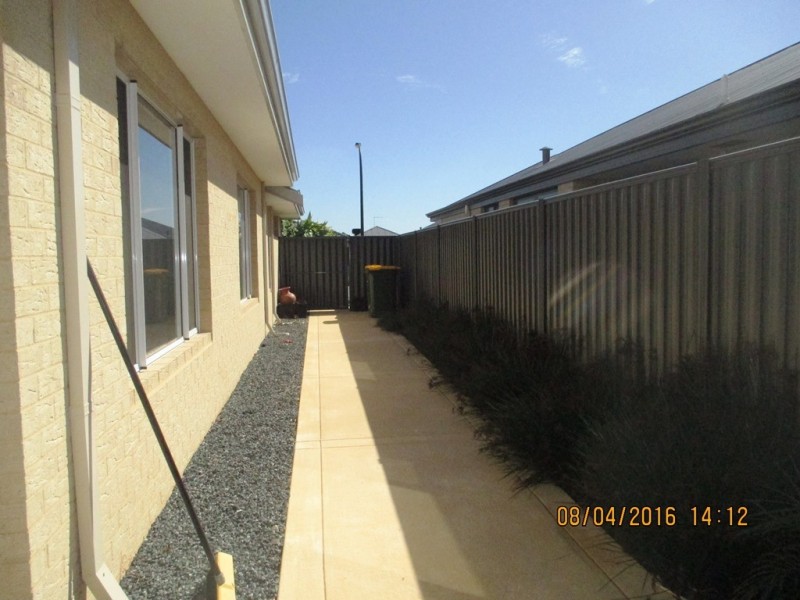9 Larimar Parade, Byford WA 6122