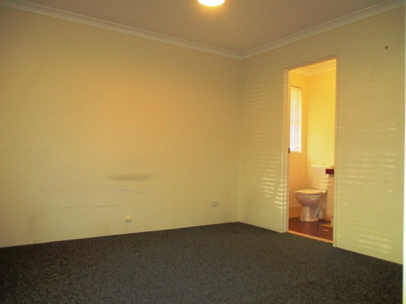 2 Reveley Close, Seville Grove WA 6112