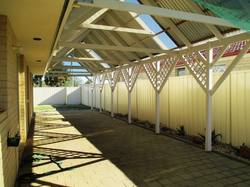 2 Reveley Close, Seville Grove WA 6112