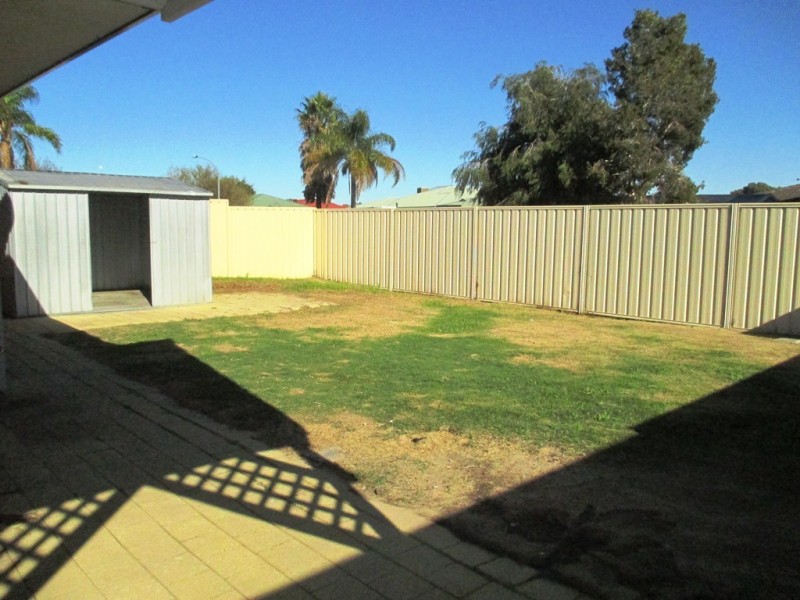 2 Reveley Close, Seville Grove WA 6112