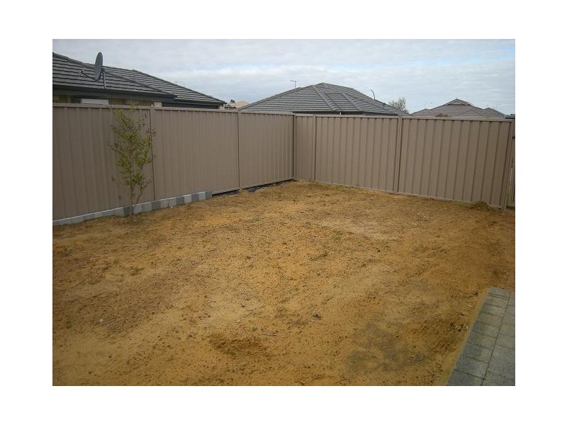 16 Trotman Court, Brookdale WA 6112