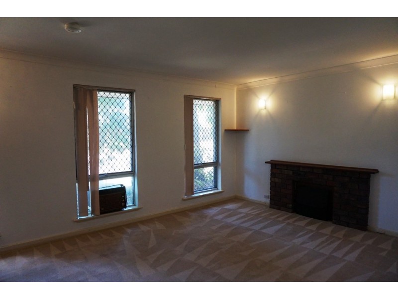 22 Dollis Way, Camillo WA 6111