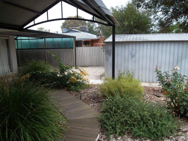 49 Grovelands Drive, Camillo WA 6111