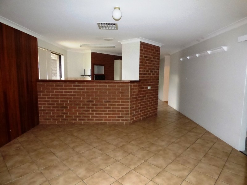 9 Excalibur Circle, Camillo WA 6111