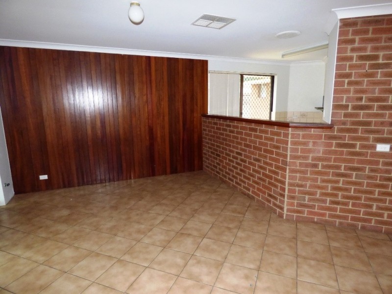 9 Excalibur Circle, Camillo WA 6111