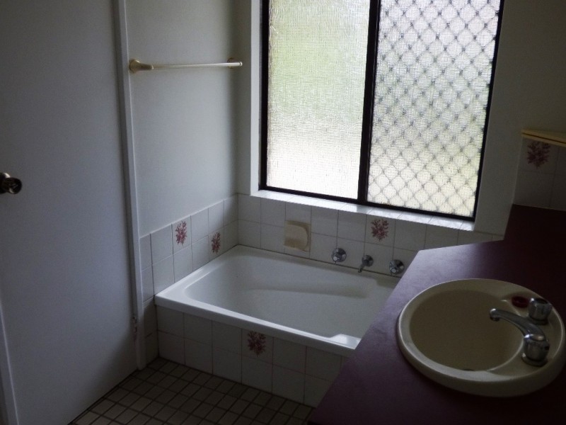 9 Excalibur Circle, Camillo WA 6111