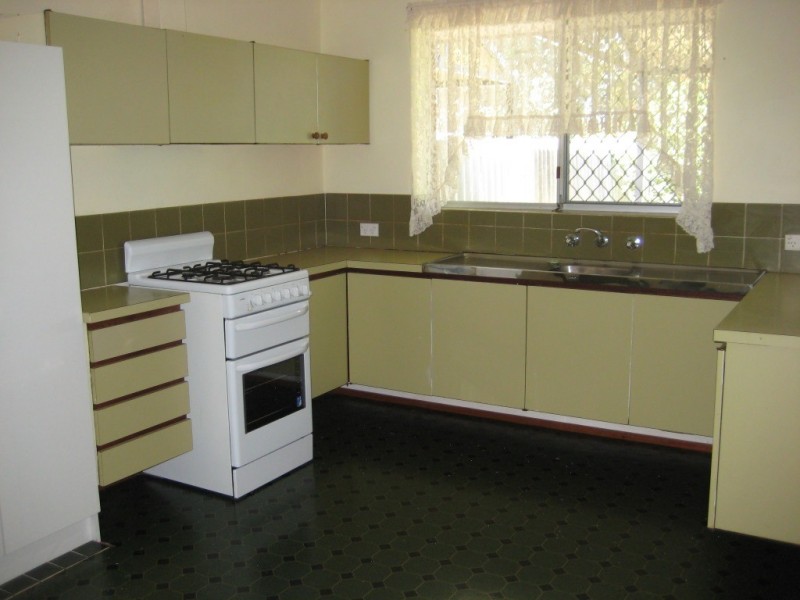 10 Forest Court, Armadale WA 6112