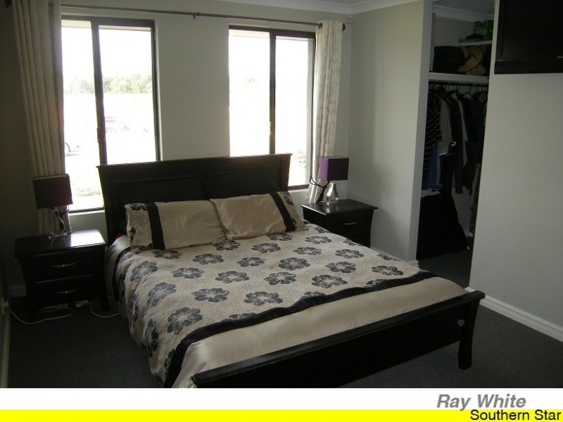 30 Fallon Place, Seville Grove WA 6112