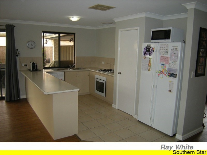 30 Fallon Place, Seville Grove WA 6112