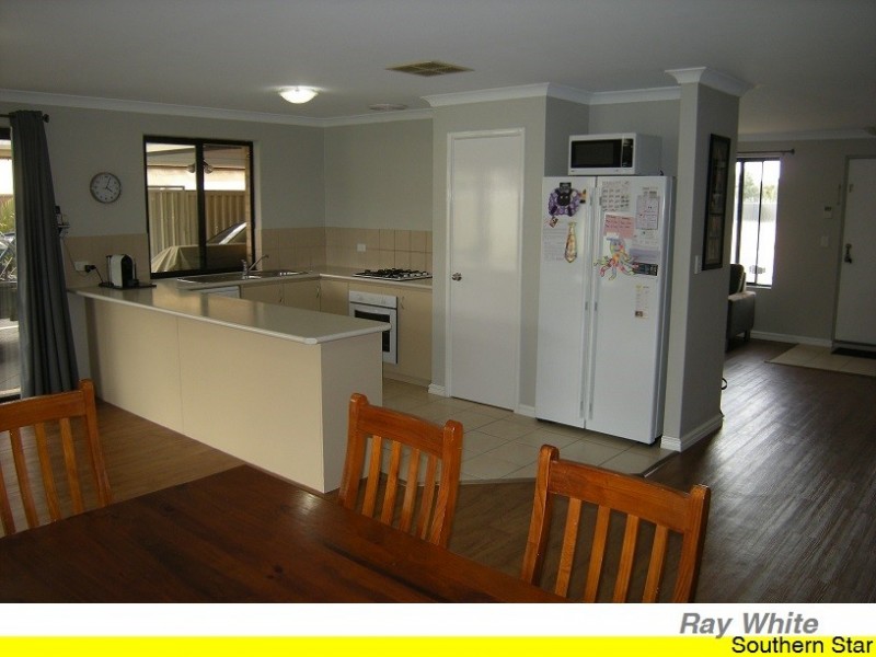 30 Fallon Place, Seville Grove WA 6112