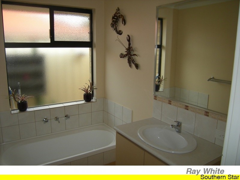 30 Fallon Place, Seville Grove WA 6112