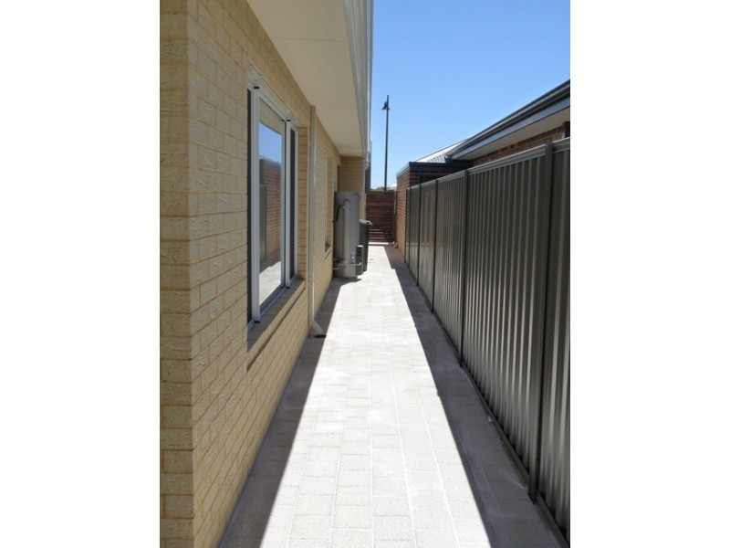 49 Strathclyde Circuit, Champion Lakes WA 6111