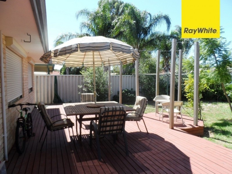 25 Lisbon Way, Seville Grove WA 6112