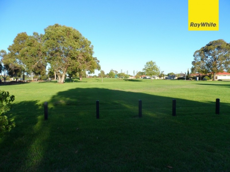 25 Lisbon Way, Seville Grove WA 6112