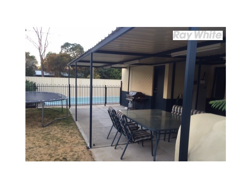 2 Cherry Way, Camillo WA 6111