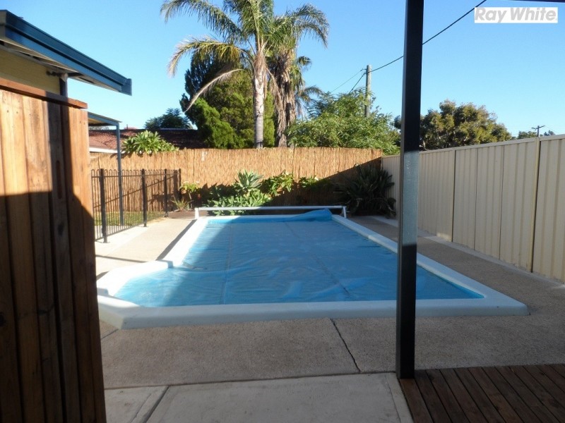 2 Cherry Way, Camillo WA 6111