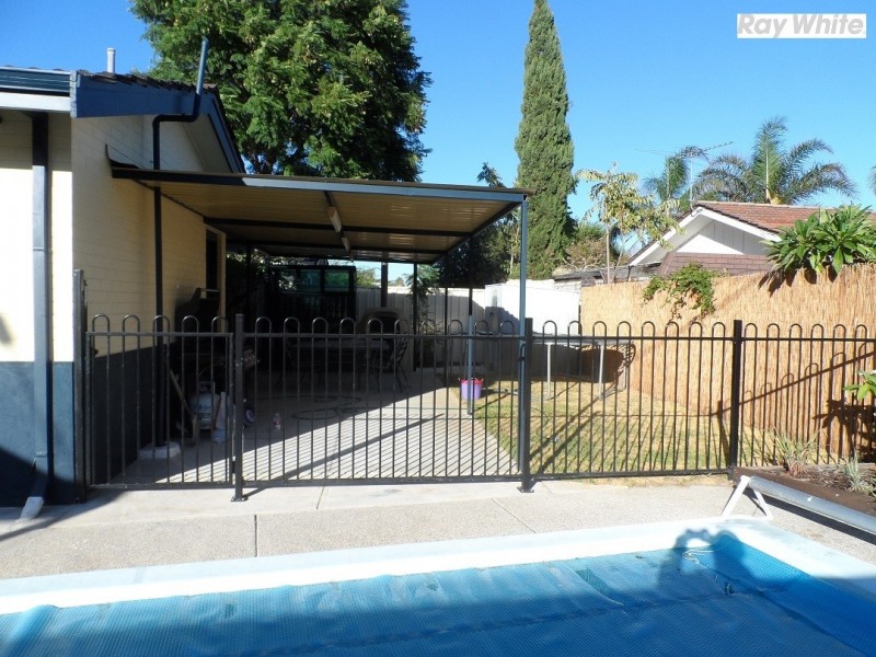 2 Cherry Way, Camillo WA 6111