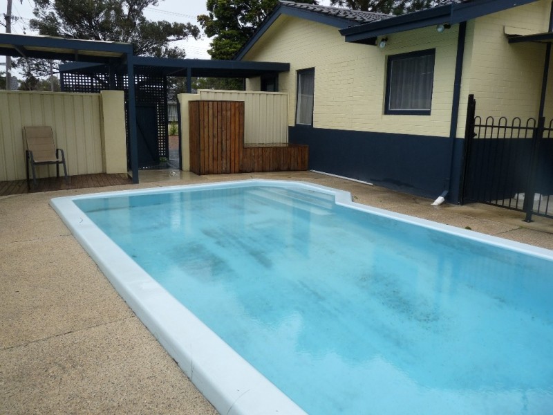 2 Cherry Way, Camillo WA 6111