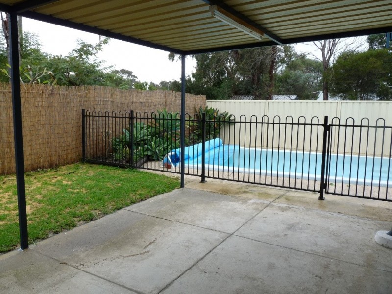 2 Cherry Way, Camillo WA 6111