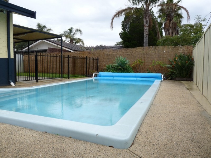 2 Cherry Way, Camillo WA 6111