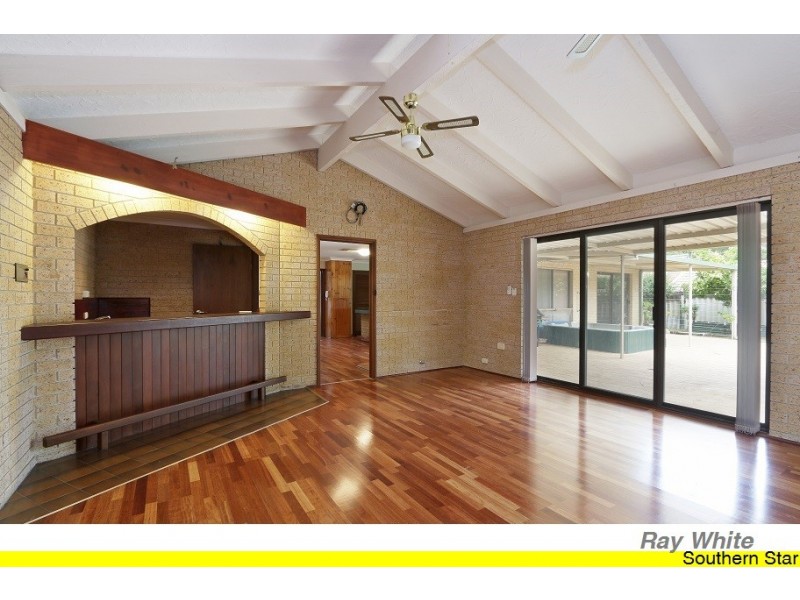 33 Third Avenue, Kelmscott WA 6111