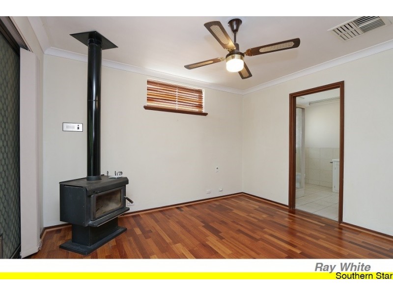 33 Third Avenue, Kelmscott WA 6111