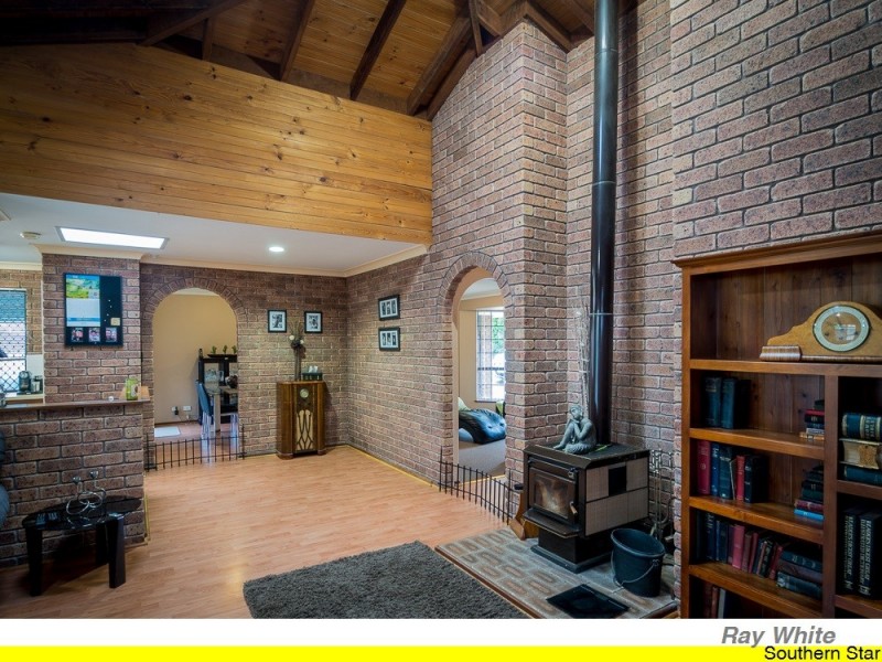 1 Crystal Court, Mount Richon WA 6112