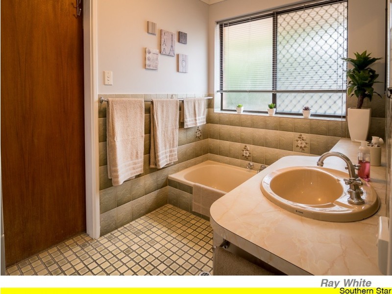 1 Crystal Court, Mount Richon WA 6112