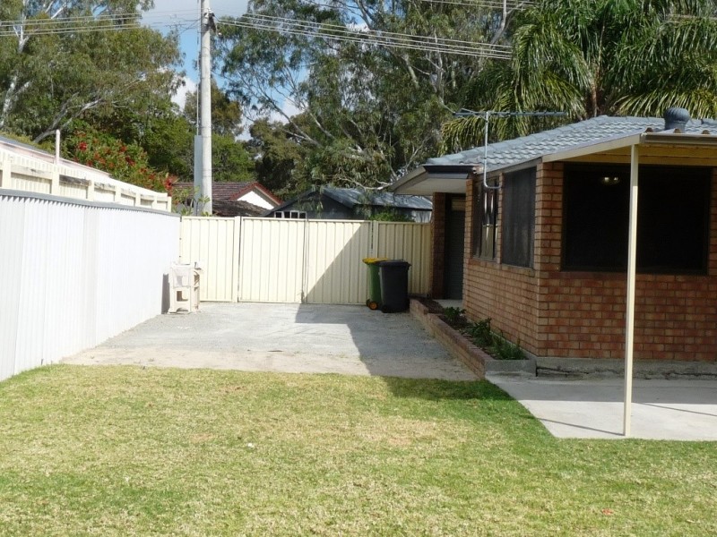 27 San Jacinta Road, Seville Grove WA 6112