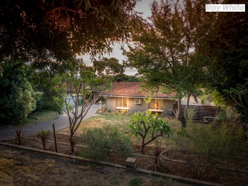 35 Harrison Road, Mount Richon WA 6112