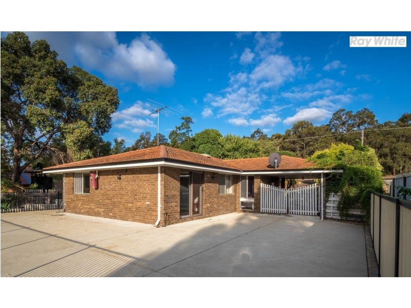 35 Harrison Road, Mount Richon WA 6112
