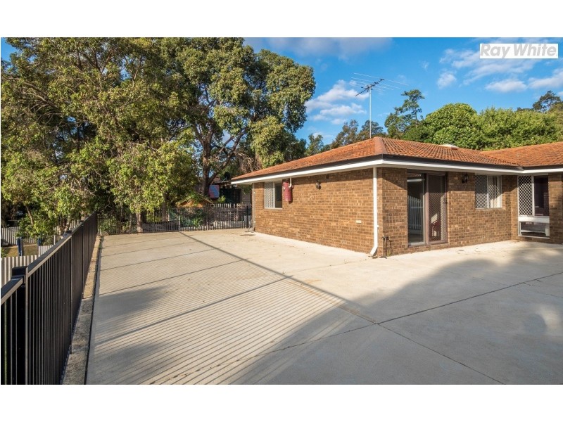35 Harrison Road, Mount Richon WA 6112