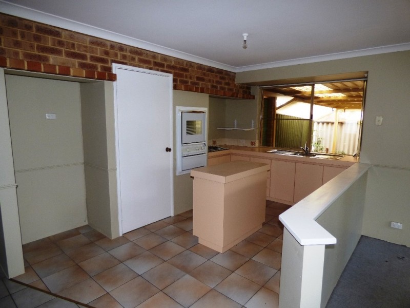 4 Kingfisher View, Brookdale WA 6112