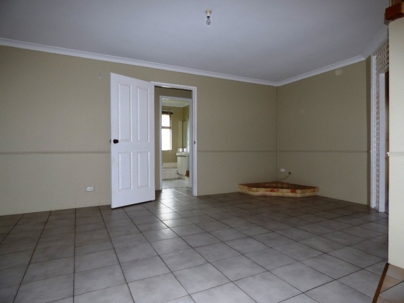 4 Kingfisher View, Brookdale WA 6112