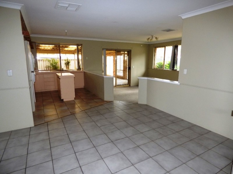 4 Kingfisher View, Brookdale WA 6112