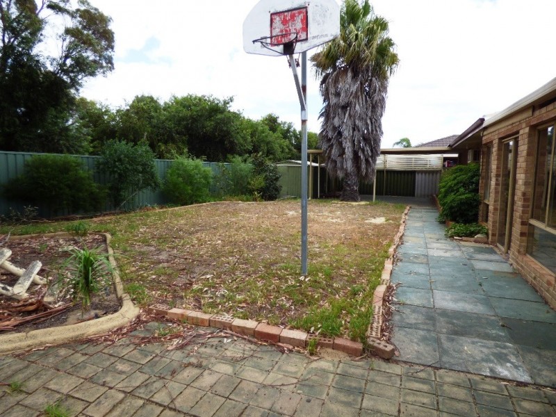 4 Kingfisher View, Brookdale WA 6112